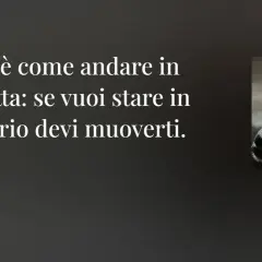 Albert Einstein, con le sue frasi sulla bicicletta simpatiche, ci ricorda che per stare in equilibrio nella vita, bisogna muoversi.