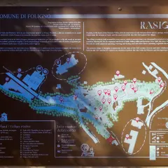 Mappa di Rasiglia, borgo tra cascate e mulini. Scopri come arrivare a Rasiglia e i suoi punti d'interesse.