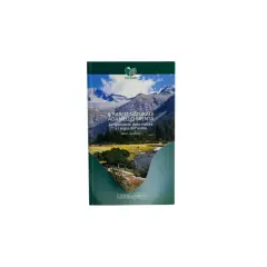 Copertina del libro "Il Parco Naturale Adamello Brenta", con montagne innevate, un fiume e un ponte.