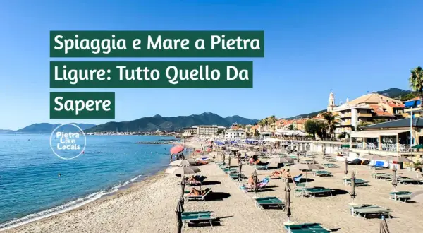 Spiagge di sabbia in Liguria, con lettini e ombrelloni pronti per accogliere i bagnanti. Il mare azzurro e la costa animata invitano al relax.