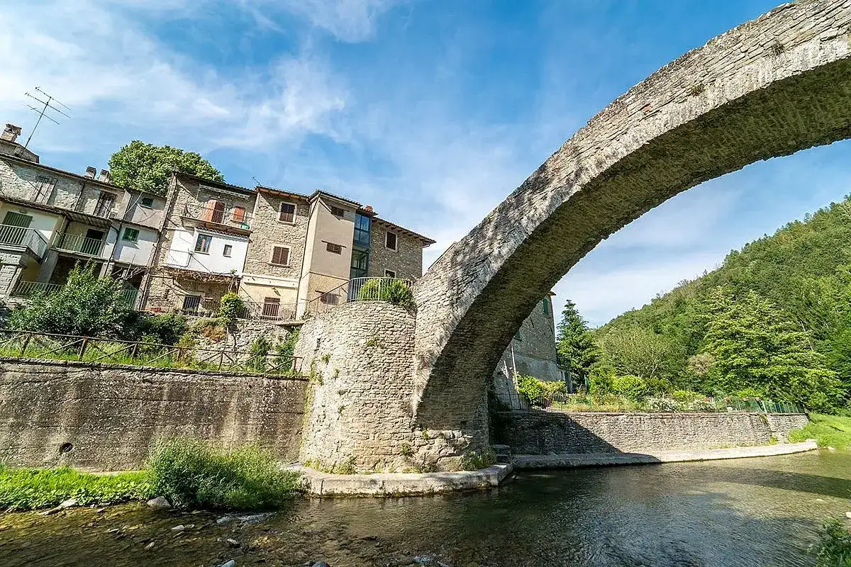 Portico di Romagna - Guida completa al borgo e sentieri
