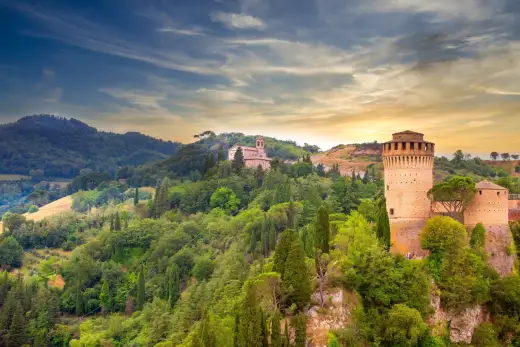 Brisighella - Dove si trova e perché la sua posizione è unica