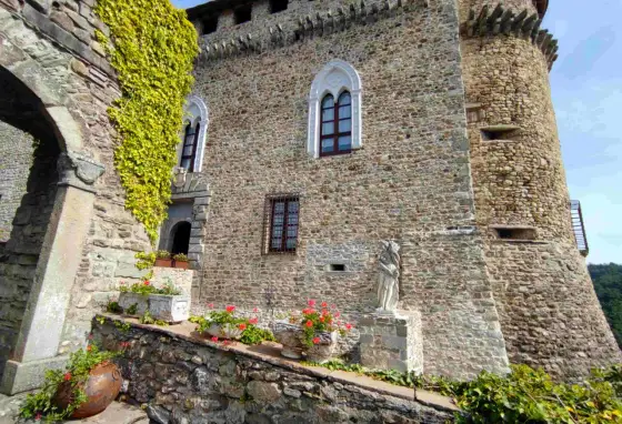 Compiano: borgo, castello e natura. Merita più di una sosta?